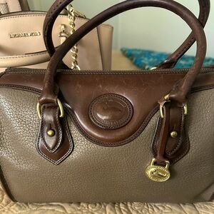 Dooney & Bourke leather handbag Sachel VTG beautiful